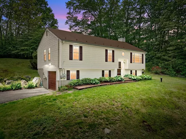 19 Hammond Street, Oxford, MA 01540