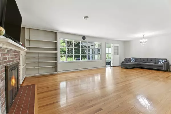 Longmeadow, MA 01106,117 Crescent Rd