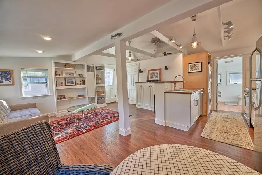 5 Gardonia St, Wareham, MA 02571