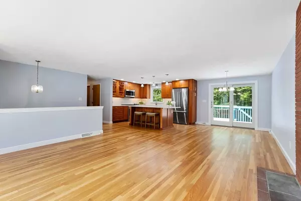 Burlington, MA 01803,40 Crystal Cir