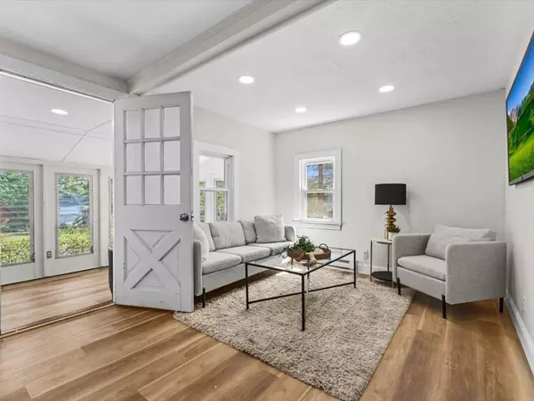 Hopkinton, MA 01748,38 Oakhurst Rd