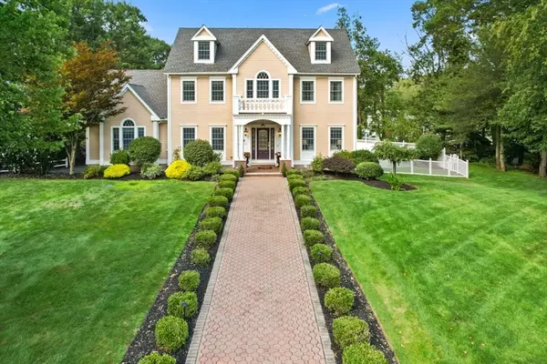 6 Stagecoach Ln, Lynnfield, MA 01940