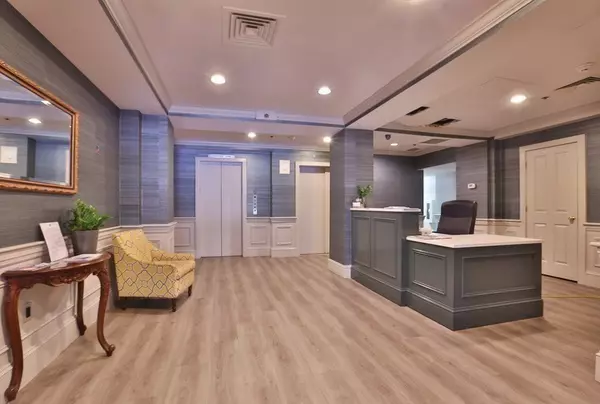 Boston, MA 02215,534 Beacon #501