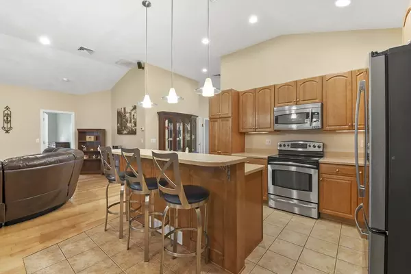 Seekonk, MA 02771,9 Gerry Dr