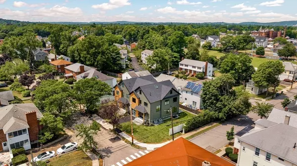 Newton, MA 02458,3 Ashmont Ave #3