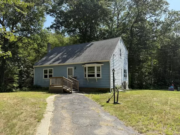 3 Oak Dr, Oxford, MA 01537
