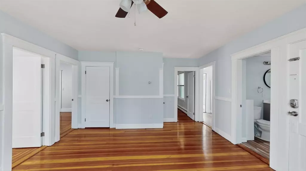 5A Ropes St #1, Salem, MA 01970
