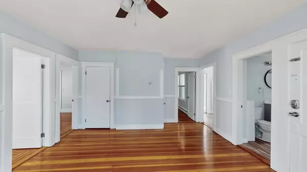 5A Ropes St #1, Salem, MA 01970