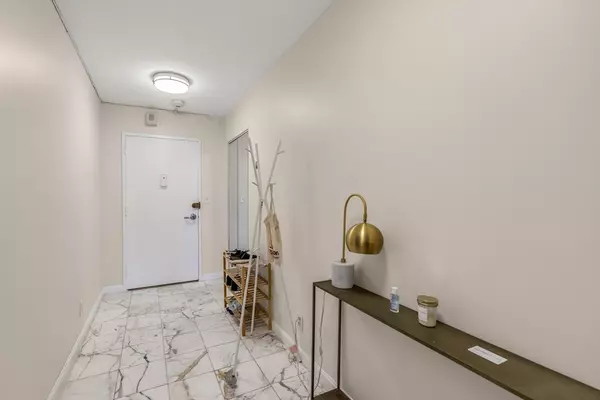 Brookline, MA 02445,33 Pond Ave #919