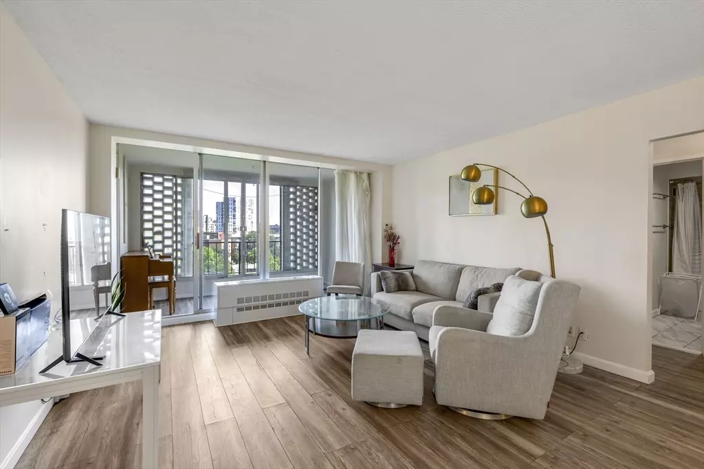 Brookline, MA 02445,33 Pond Ave #919