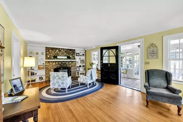 Barnstable, MA 02632,29 Phinneys Ln