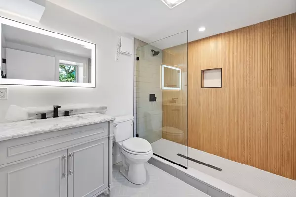 Marblehead, MA 01945,290 Washington #2