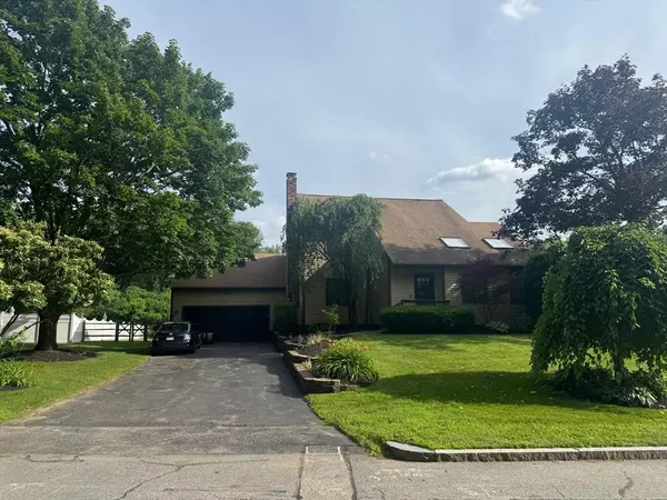 10 Kings Row Ln, Framingham, MA 01701