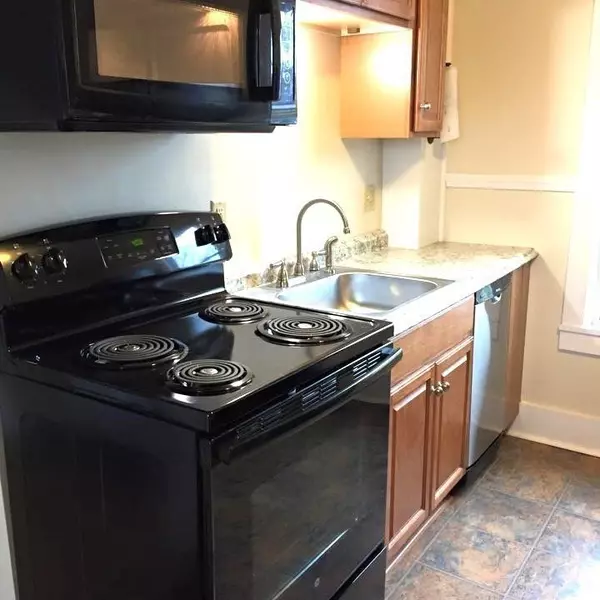 Gill, MA 01354,6 Walnut Street