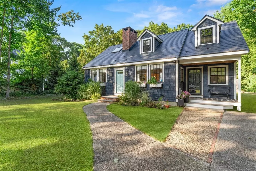 56 Spring St, Medfield, MA 02052