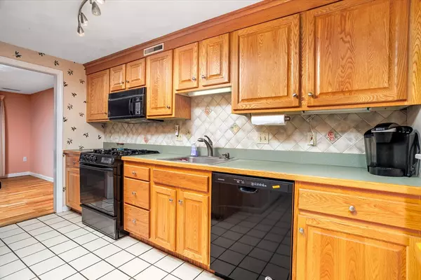 Haverhill, MA 01830,8 Iris Way #8