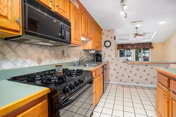 Haverhill, MA 01830,8 Iris Way #8