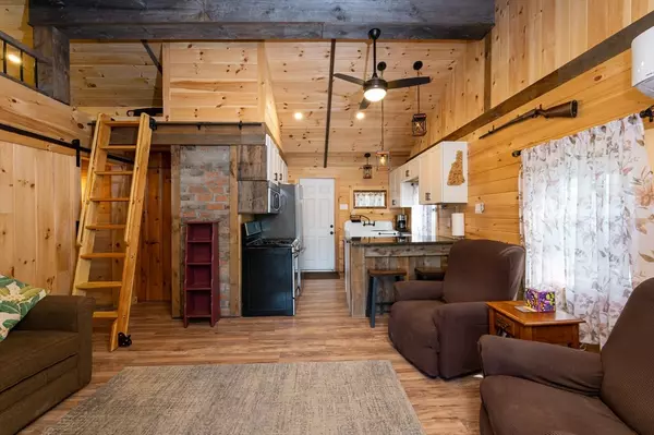 Epsom, NH 03234,24 Lake Rd