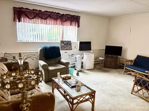 Stoughton, MA 02072,24 Faxon St #4