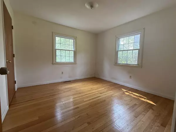 Shutesbury, MA 01072,207 Leverett Rd