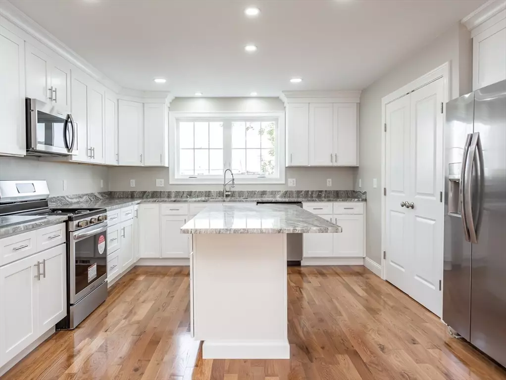 Fall River, MA 02724,579 Summit St #2