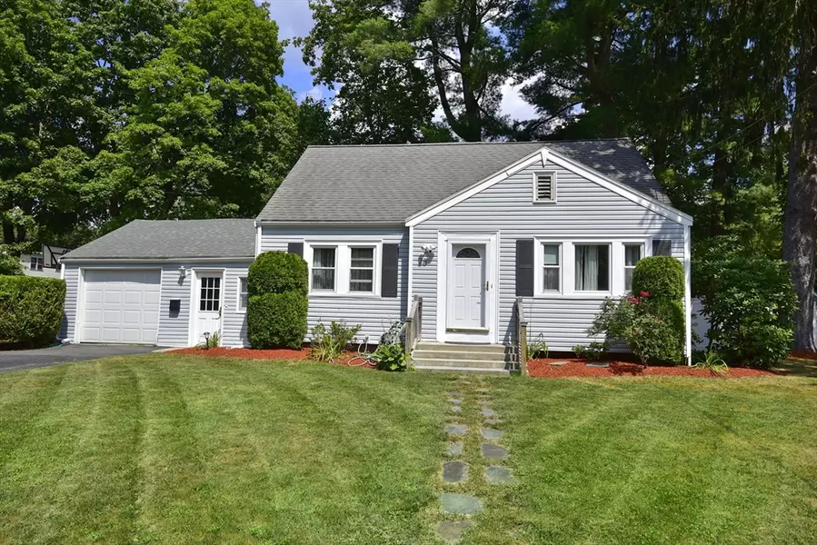 28 Norfolk Pl, Sharon, MA 02067