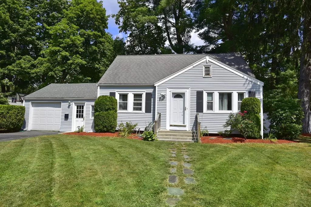Sharon, MA 02067,28 Norfolk Pl