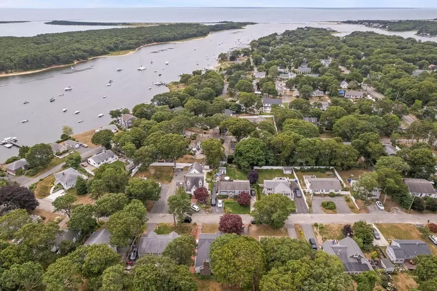 64 Ellsworth Dr, Falmouth, MA 02536