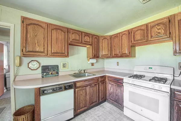 Sharon, MA 02067,2 Robs Lane