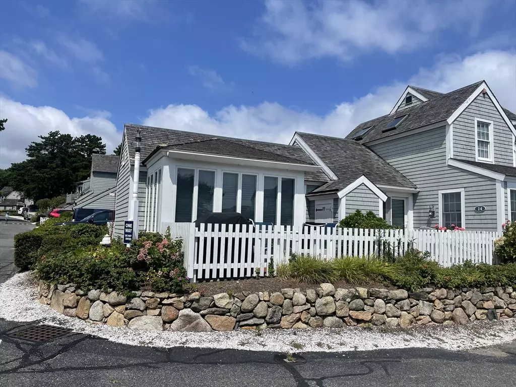 Mashpee, MA 02649,3 Hyannis Point Road #790