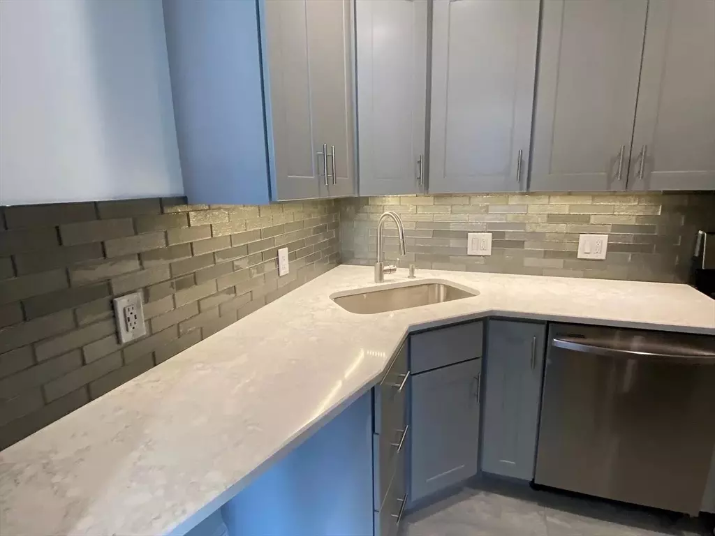 Boston, MA 02127,87 Farragut Road #1