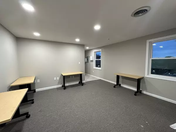 Haverhill, MA 01830,160 Main St #8