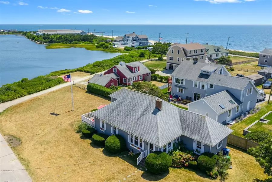 27 Sycamore St, Falmouth, MA 02536