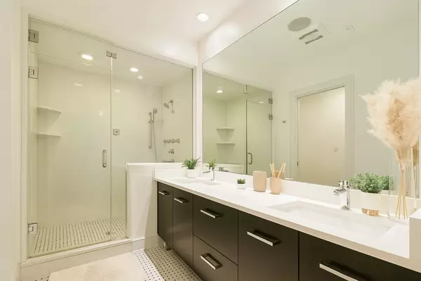 Boston, MA 02127,403 W 1st St #201