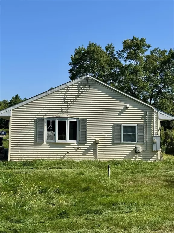 Plympton, MA 02367,114 Center St