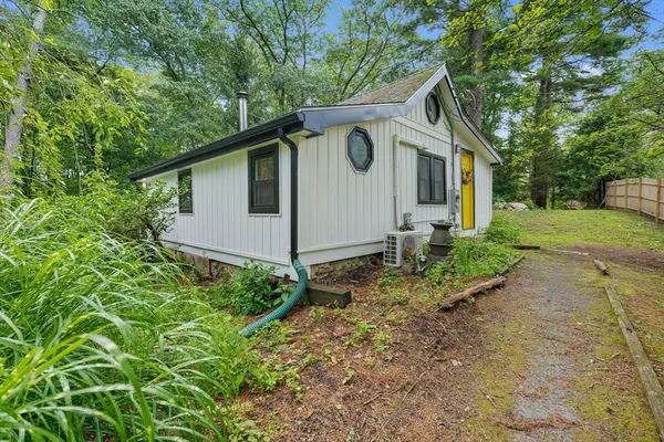 North Andover, MA 01845,2050 Salem St