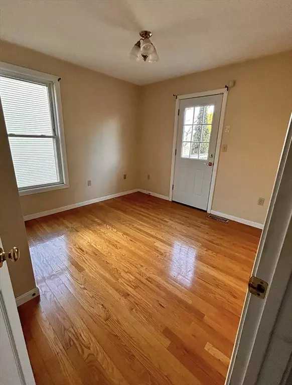 Worcester, MA 01603,8 Gates Rd #B