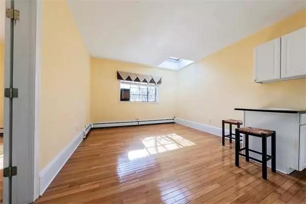 Boston, MA 02215,511 Beacon Street #12