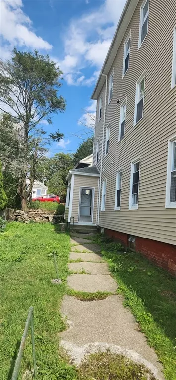 Worcester, MA 01604,17 Arlington St #1