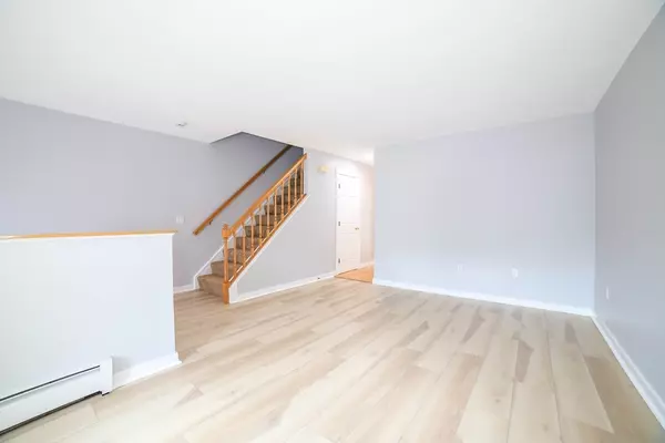 Worcester, MA 01602,64 Camelot Dr #64