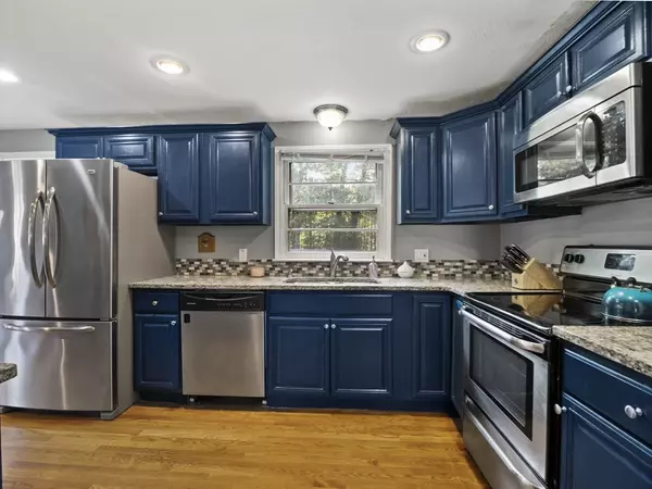 Oxford, MA 01540,28 Holly St