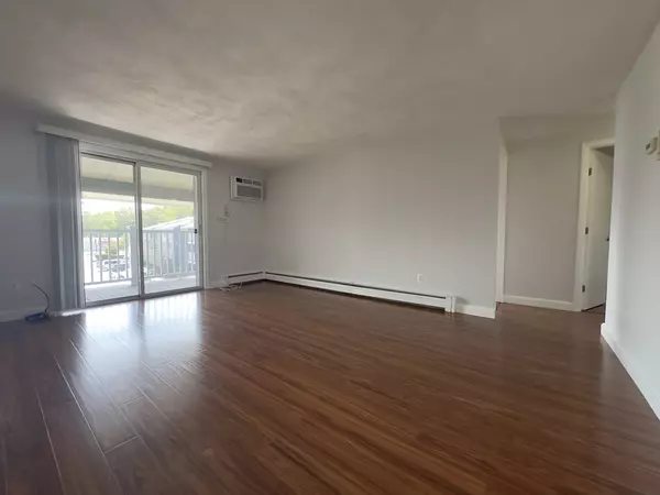 Weymouth, MA 02190,11 Woodcrest Ct #5