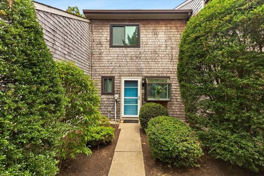 84 Roundhouse Rd #84, Bourne, MA 02532