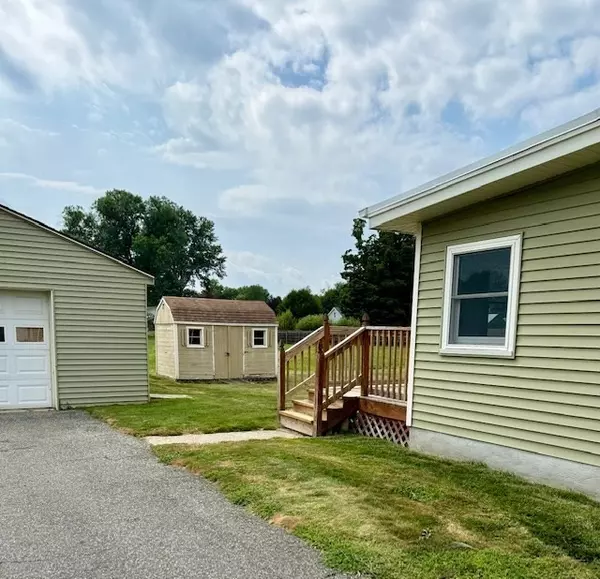 Agawam, MA 01001,28 Meadow Ave
