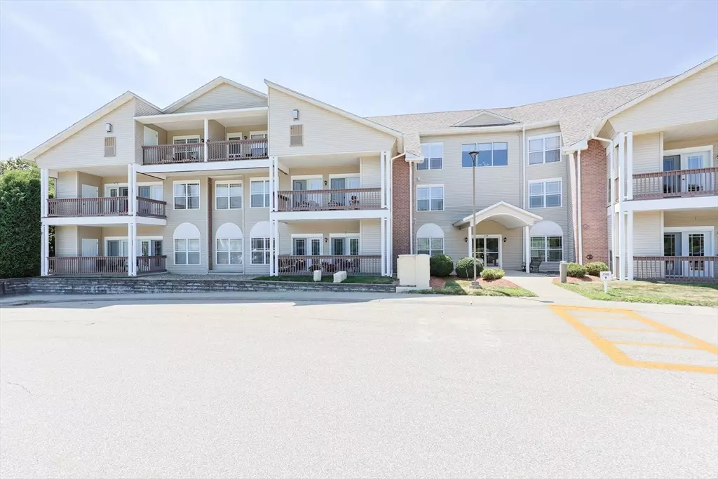 Holden, MA 01520,218 Reservoir St #106