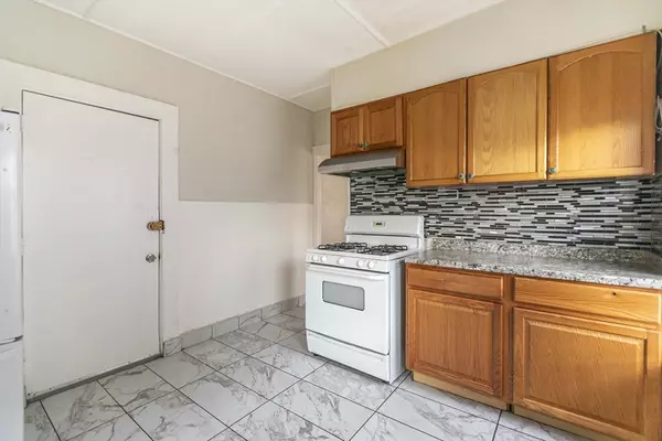 Lynn, MA 01902,16 Pinkham Pl #2