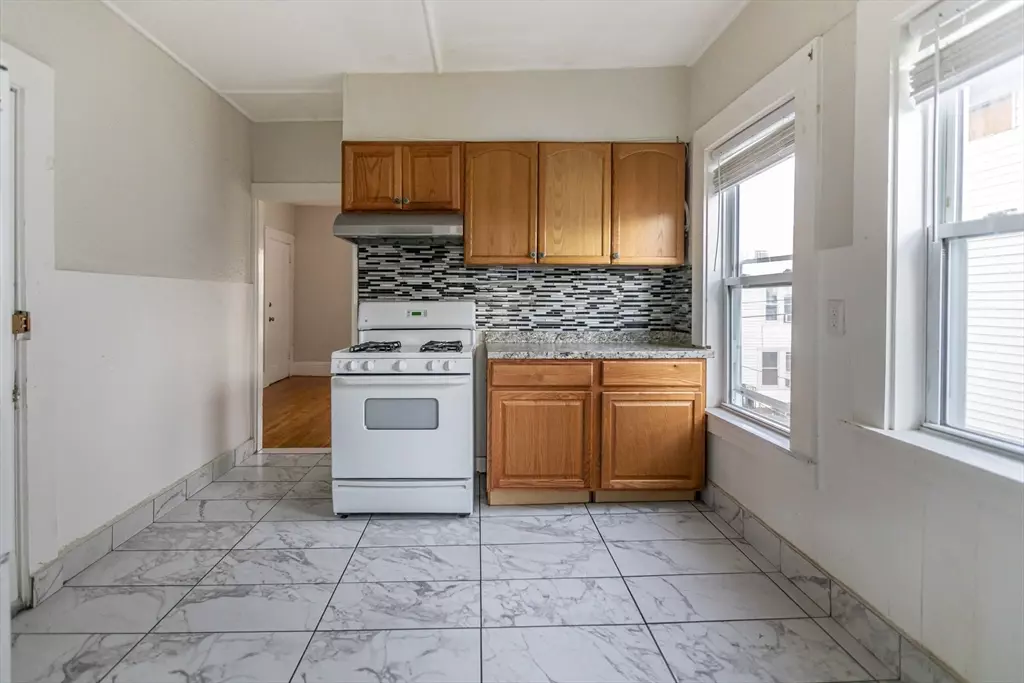 Lynn, MA 01902,16 Pinkham Pl #2