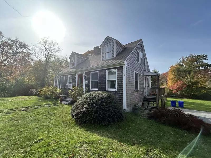 232 County Rd, Bourne, MA 02532