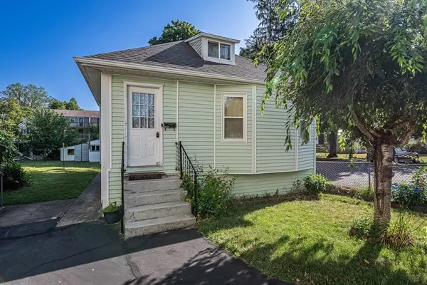 Taunton, MA 02780,19 Pine St