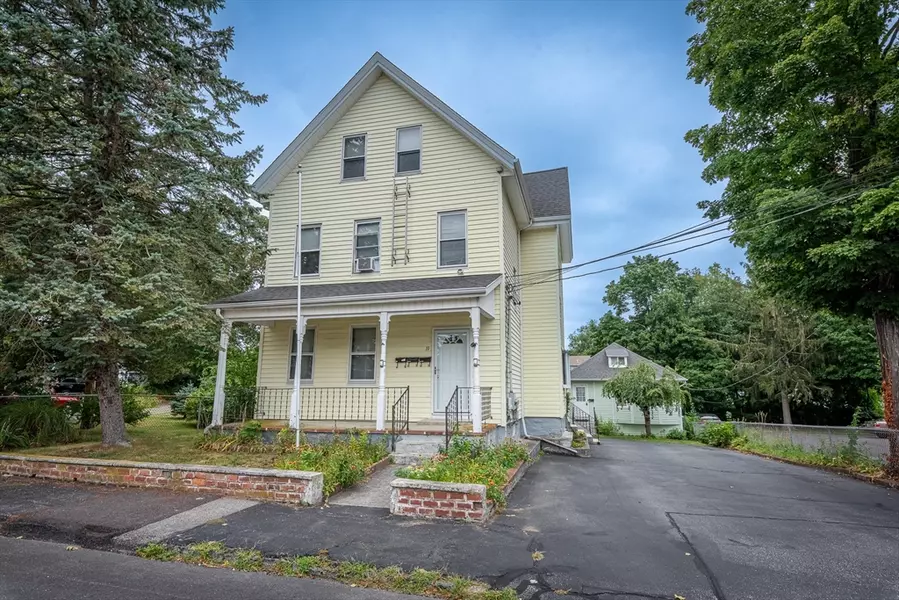 19 Pine St, Taunton, MA 02780